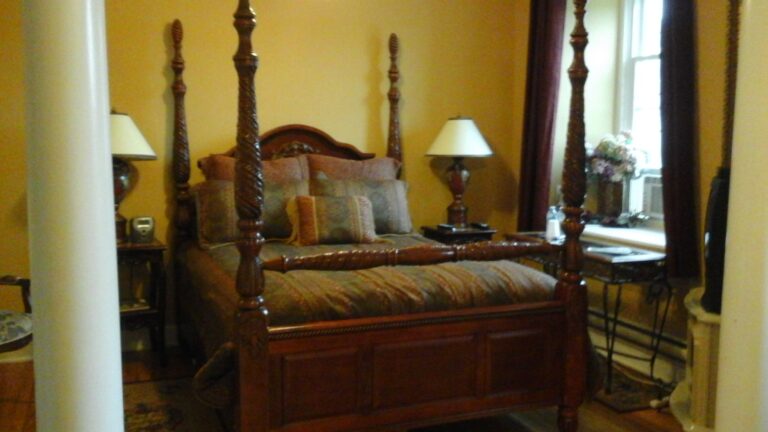 Ontario hotel for sale
