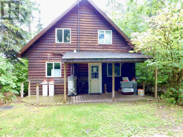 Ontario Fishing Lodge For Sale