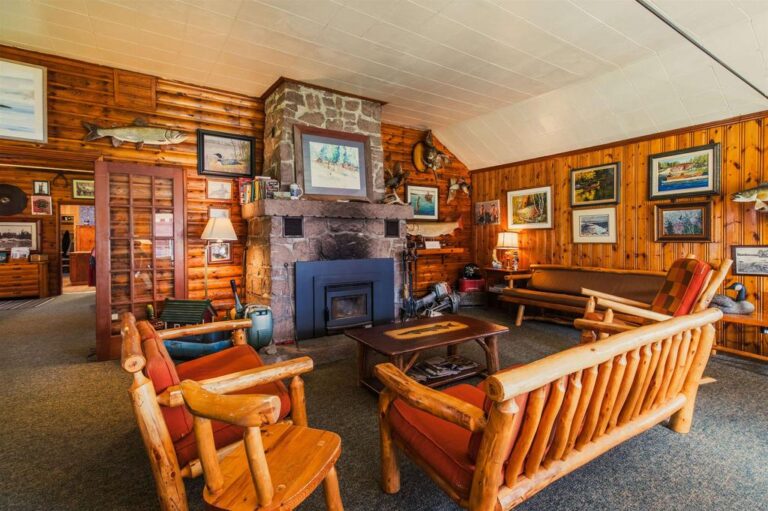 Ontario Lodge For Sale