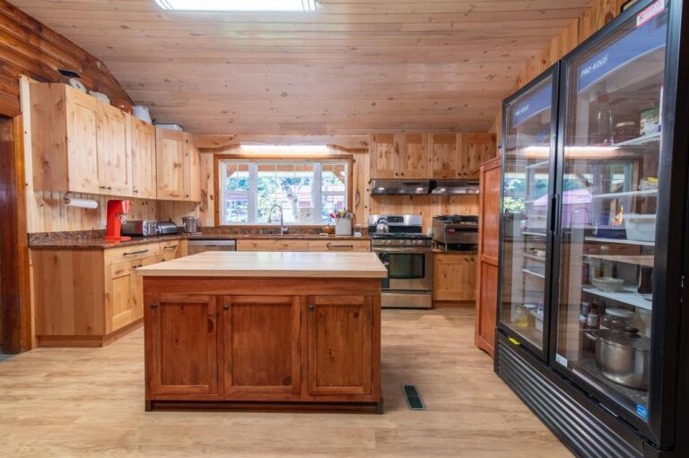 Ontario Lodge For Sale